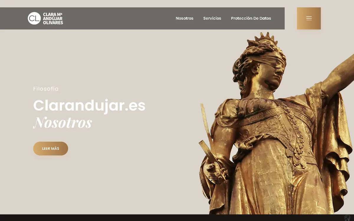 Web anterior de una abogada de familia: carrusel con una estatua dorada de la Justicia y el texto «Clarandujar.es Nosotros»