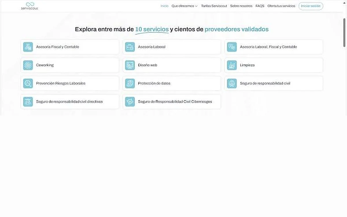 Web anterior de una plataforma de asesorías: fondo blanco, menú de texto y una cuadrícula de servicios con el titular «Explora entre más de 10 servicios»